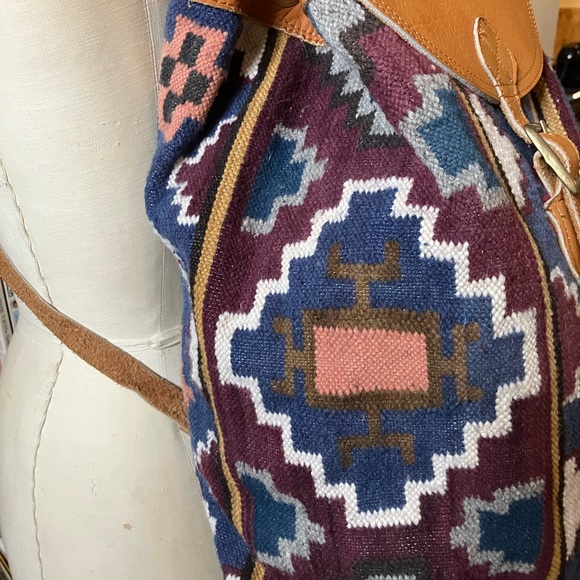Hand made vintage one of a kind Ecuador Kilim style carpet bag - Picture 7 of 16